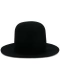 wide brim hat