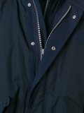层叠设计雨衣