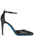 pointed toe pumps 