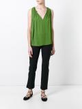 slim-fit trousers 
