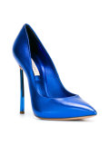 pointed-toe pumped