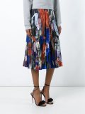 pleated skirt