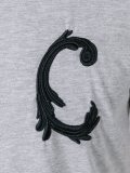 'C'刺绣T恤