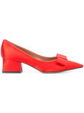 pointed bow pumps