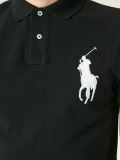 logo绣饰polo衫