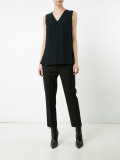 sleeveless top 
