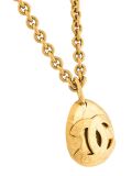 quilted oval pendant necklace