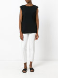 sleeveless top 