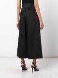 wide-legged cropped trousers