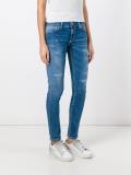  distressed jeans 