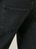直筒腿牛仔裤
