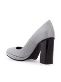 heeled pumps