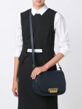'Eartha saddle'斜跨包