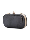 clasp fastening clutch 