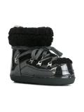 lace-up snowboots