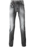 slim-fit jeans 