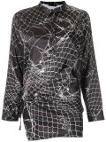tie fastening shirt