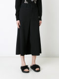 wide-legged cropped trousers