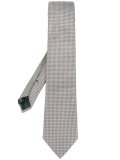 pointed tie  
