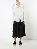 wide-legged cropped trousers