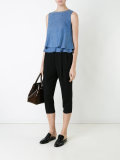 sleeveless top 