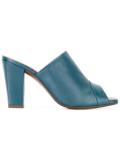Akra sandals