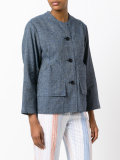 collarless buttoned jacket