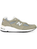 lateral patch sneakers