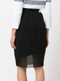 pleated skirt