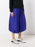 wide-legged cropped trousers