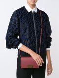 'Earthette'斜跨包