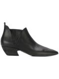 pointed toe boots