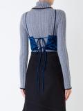 v-neck cropped top
