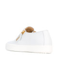 Eve sneakers