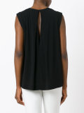 sleeveless top 