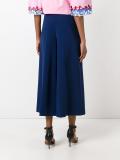 wide-legged cropped trousers
