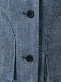 collarless buttoned jacket
