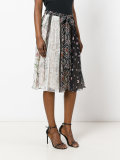 patch print pleated skirt