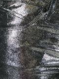 金属感紧身牛仔裤