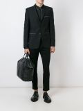 金属细链滚边西装夹克