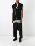 sleeveless sweatshirt