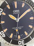 'Aquis Date' analog watch