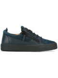 low sneakers