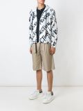 大面积标志印花夹克