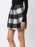 checked skirt 