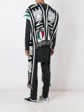 流苏图案斗篷