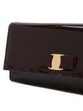 medium logo clutch
