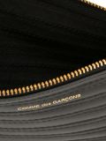 'Embossed Stitch'钱包