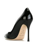 pointed pumps