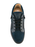 low sneakers